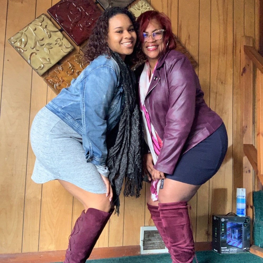 Meet your Posher, Dee dee